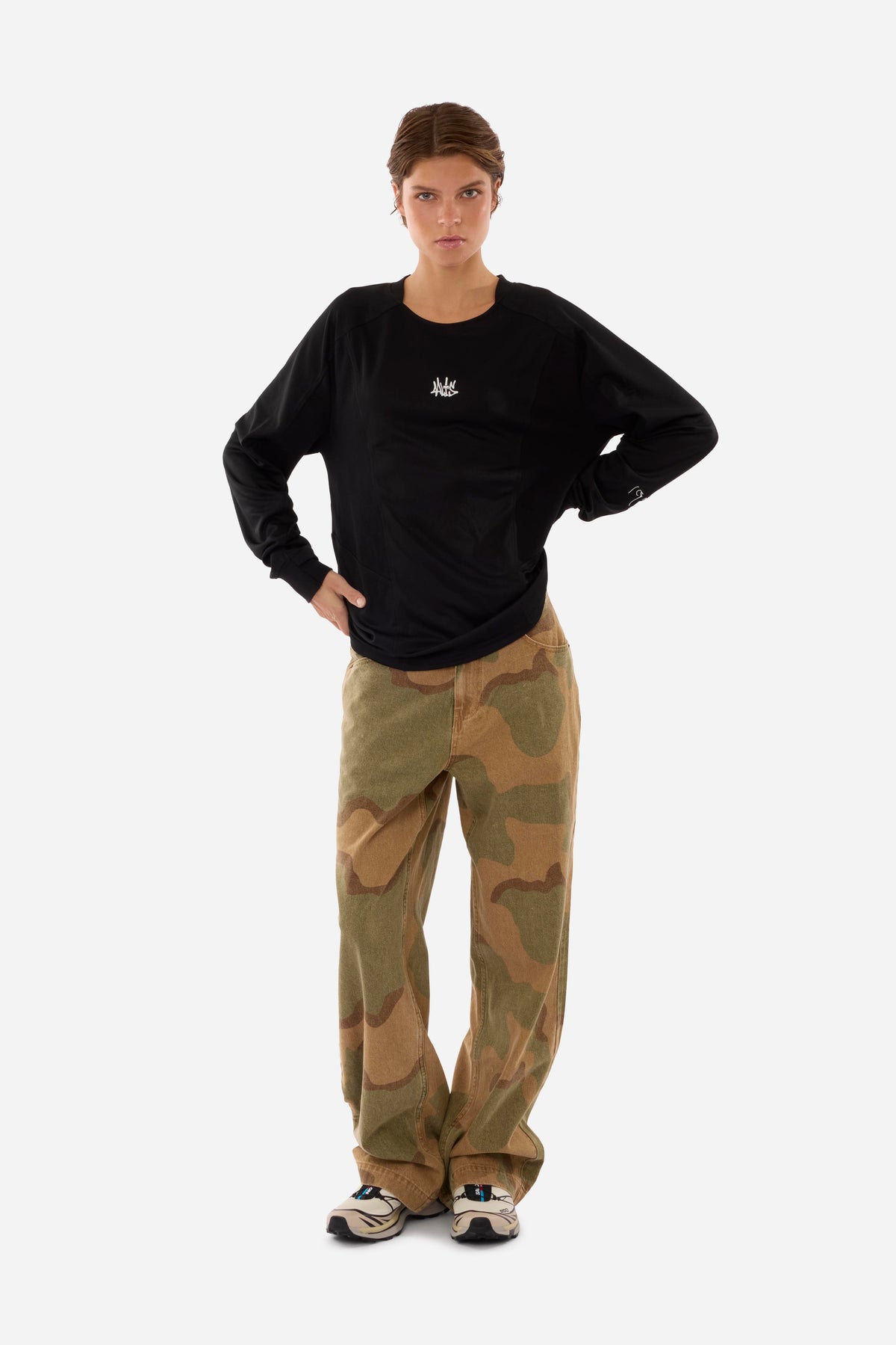 ALIS Nikola Long Sleve Embroidered Logo Black : Black 161-26